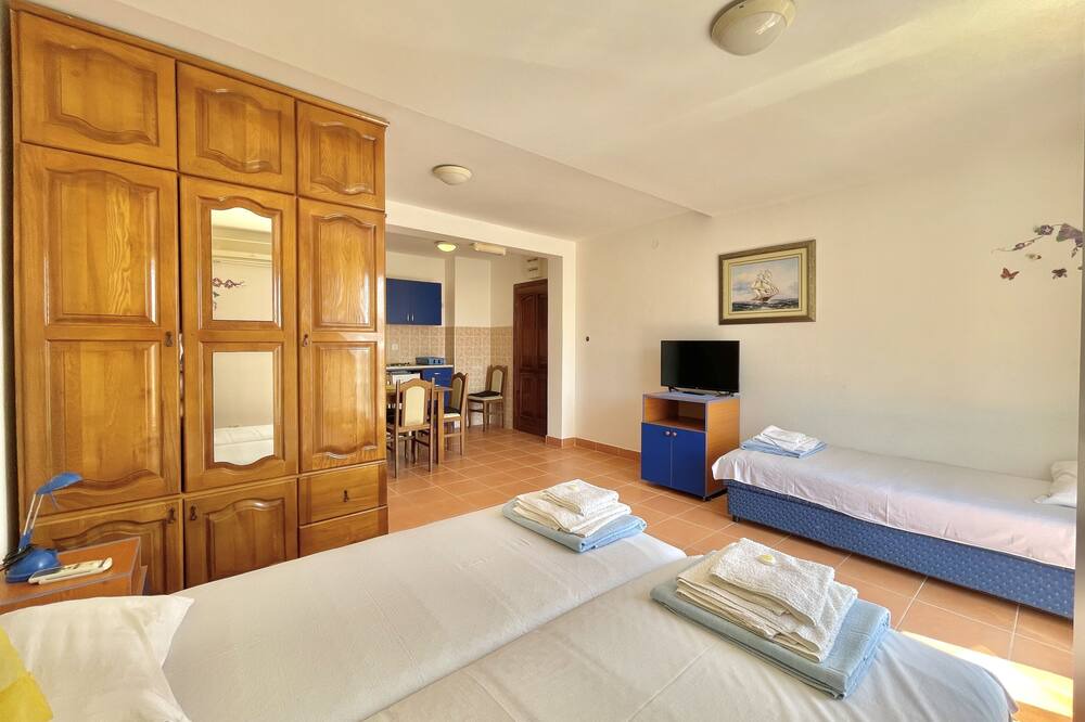 Photo of Bedroom in Maini