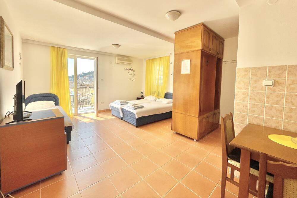 Photo of Bedroom in Maini