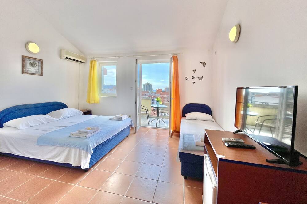 Photo of Bedroom in Maini