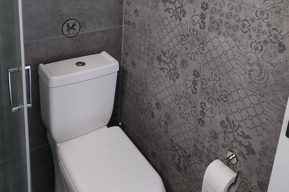 Photo of Bathroom in Marmari