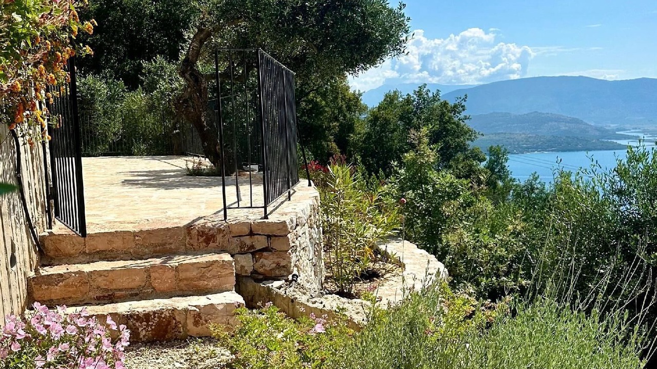 Photo of Outdoor in Petaleia
