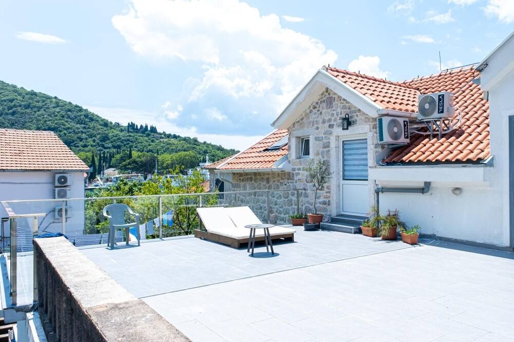Photo of Outdoor in Lepetane