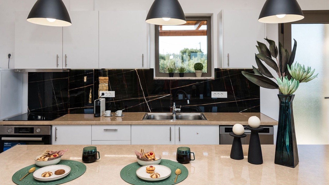 Photo of Kitchen in Neromilos
