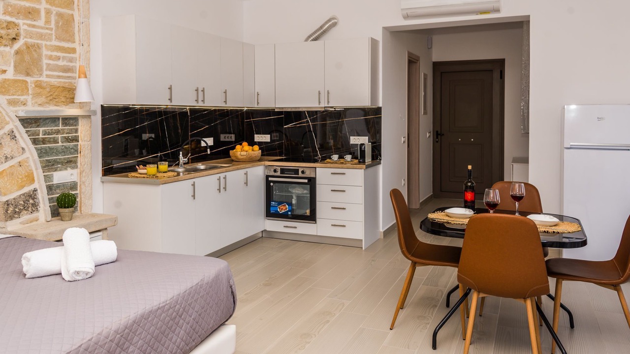 Photo of Kitchen in Neromilos