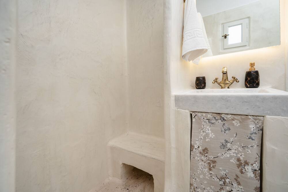 Photo of Bathroom in Filoti