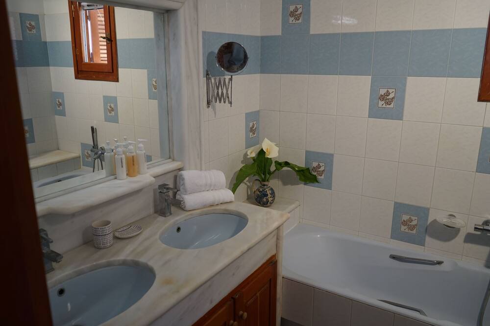 Photo of Bathroom in Krotiri