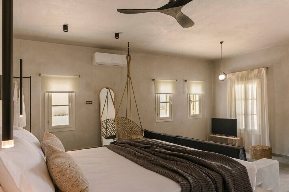 Photo of Bedroom in Frourion