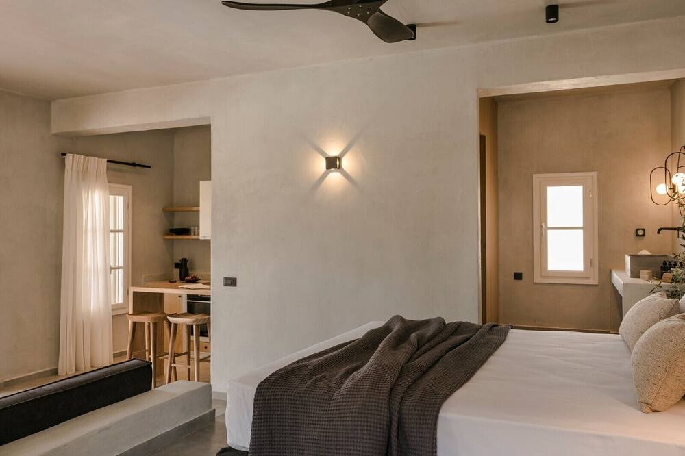 Photo of Bedroom in Frourion