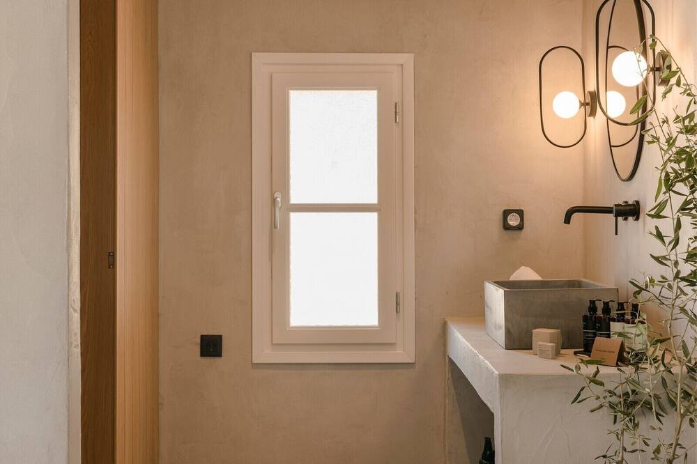 Photo of Bathroom in Frourion