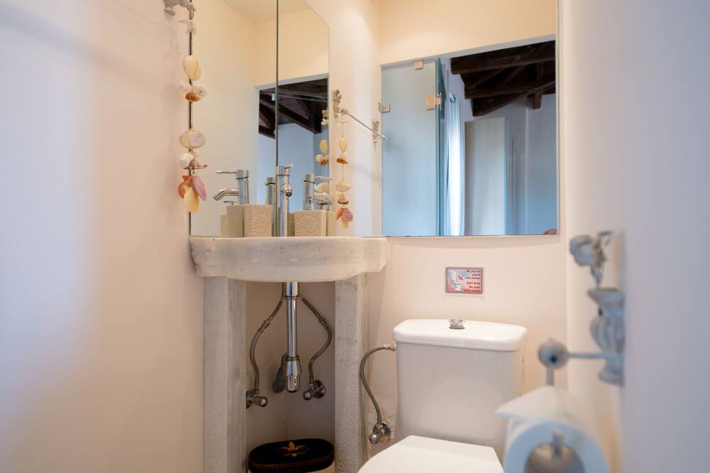 Photo of Bathroom in Kounopetra