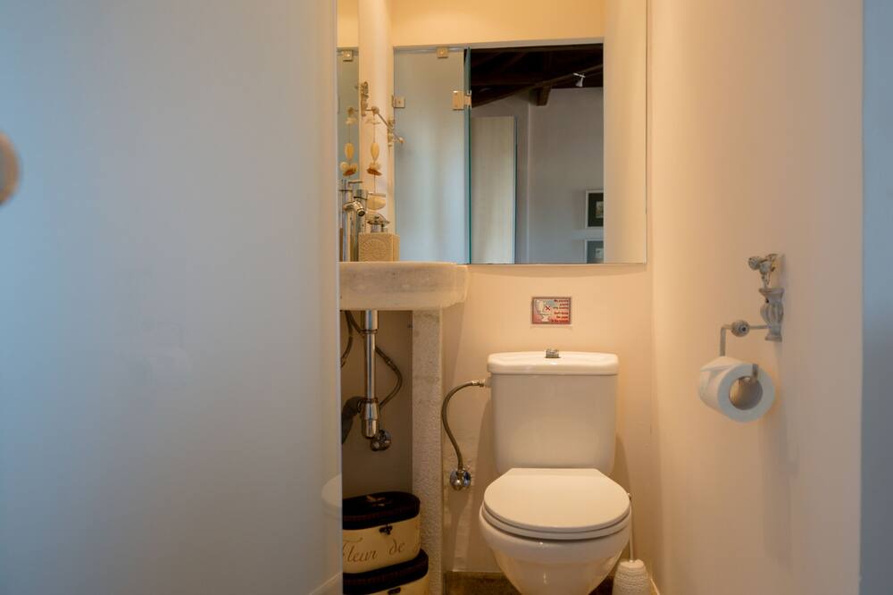 Photo of Bathroom in Kounopetra