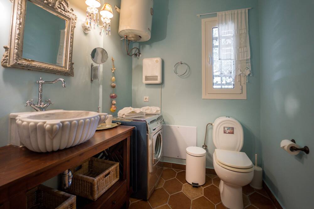 Photo of Bathroom in Kounopetra