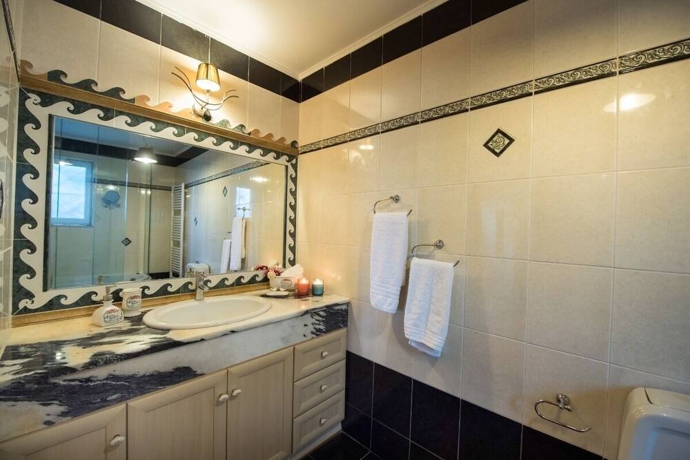 Photo of Bathroom in Kariotai