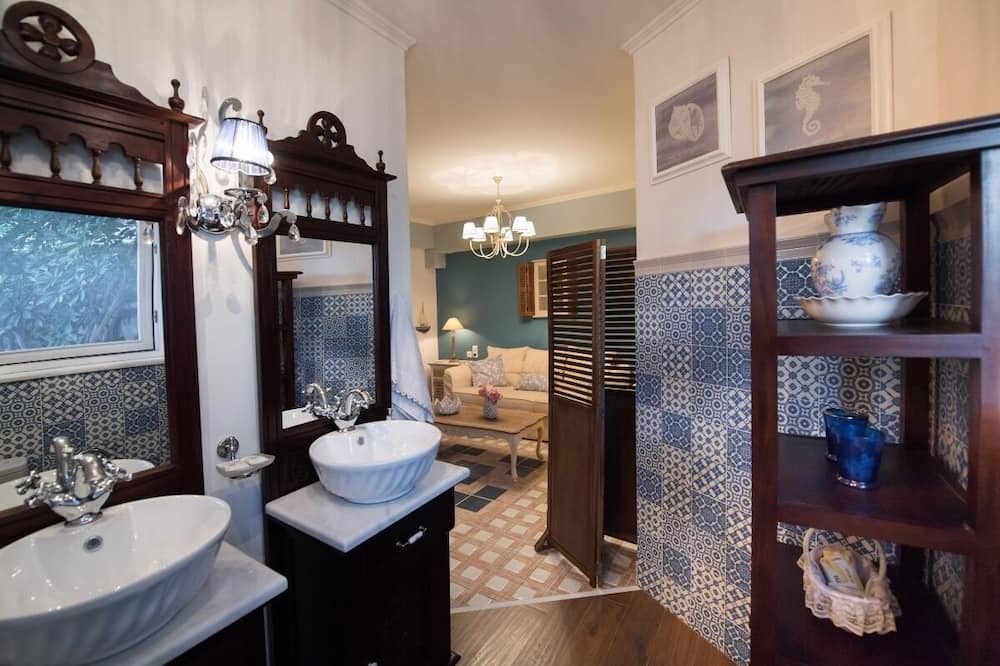 Photo of Bathroom in Kariotai