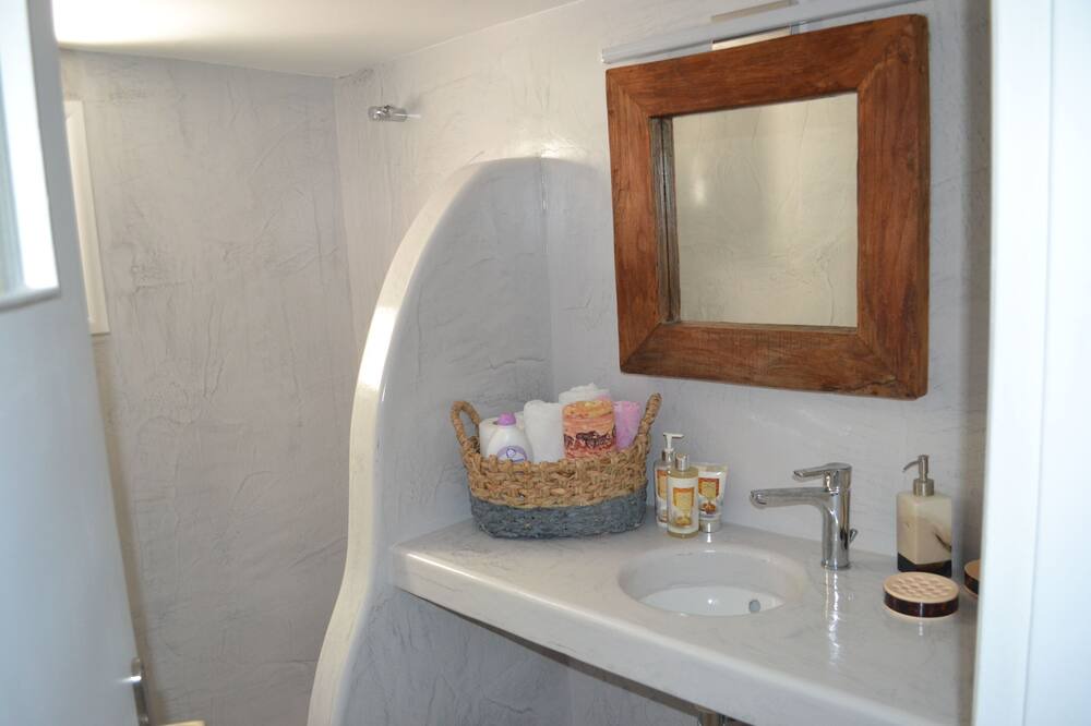 Photo of Bathroom in Lixouri