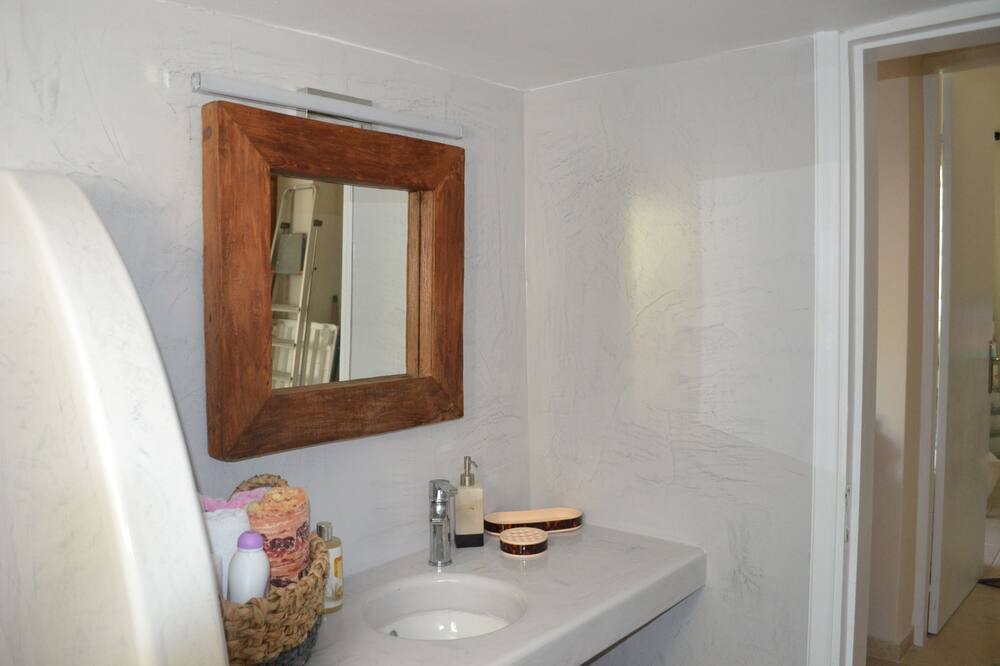 Photo of Bathroom in Lixouri