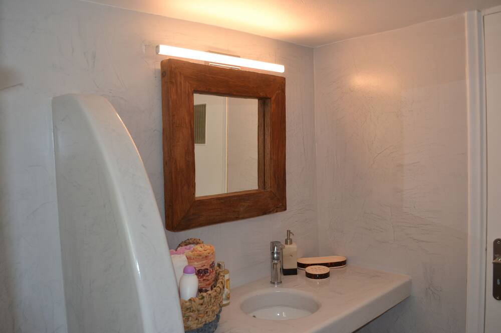 Photo of Bathroom in Lixouri