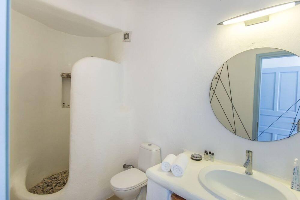 Photo of Bathroom in Plintri