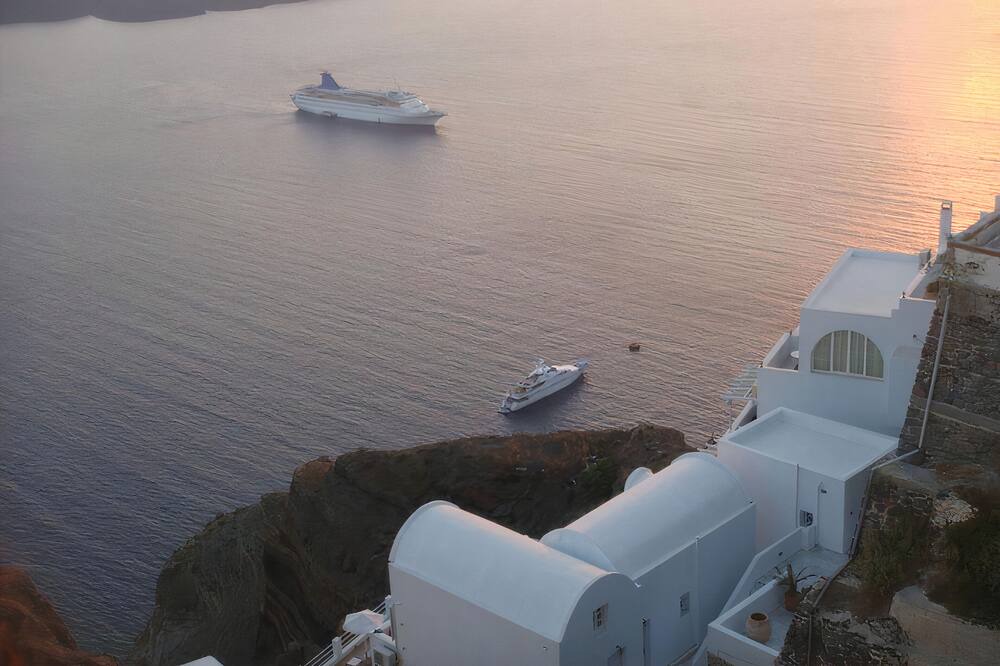 Photo of Others in Fira
