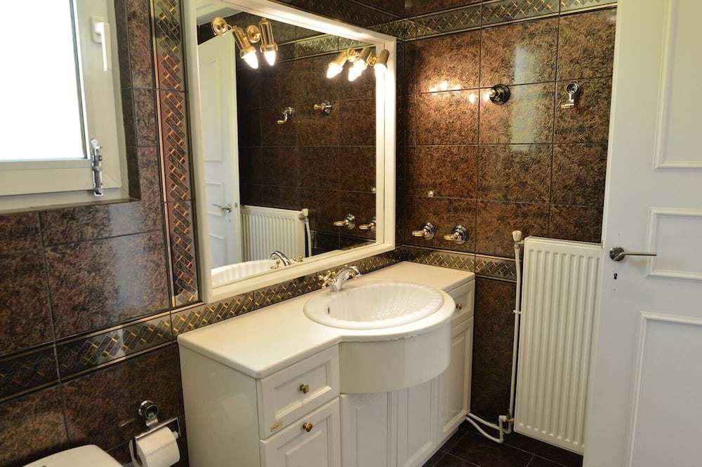 Photo of Bathroom in Anavyssos