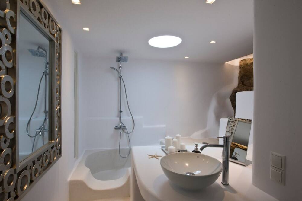 Photo of Bathroom in Tourlos