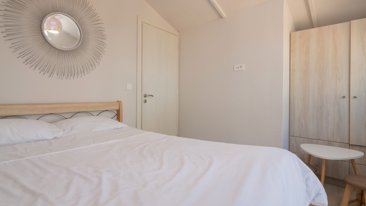 Photo of Bedroom in Neromilos
