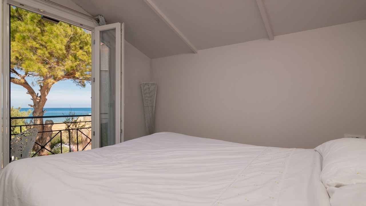 Photo of Bedroom in Neromilos