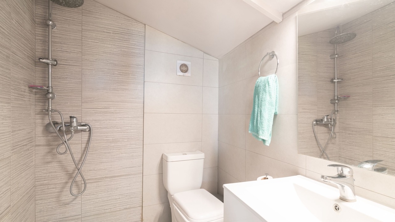 Photo of Bathroom in Neromilos
