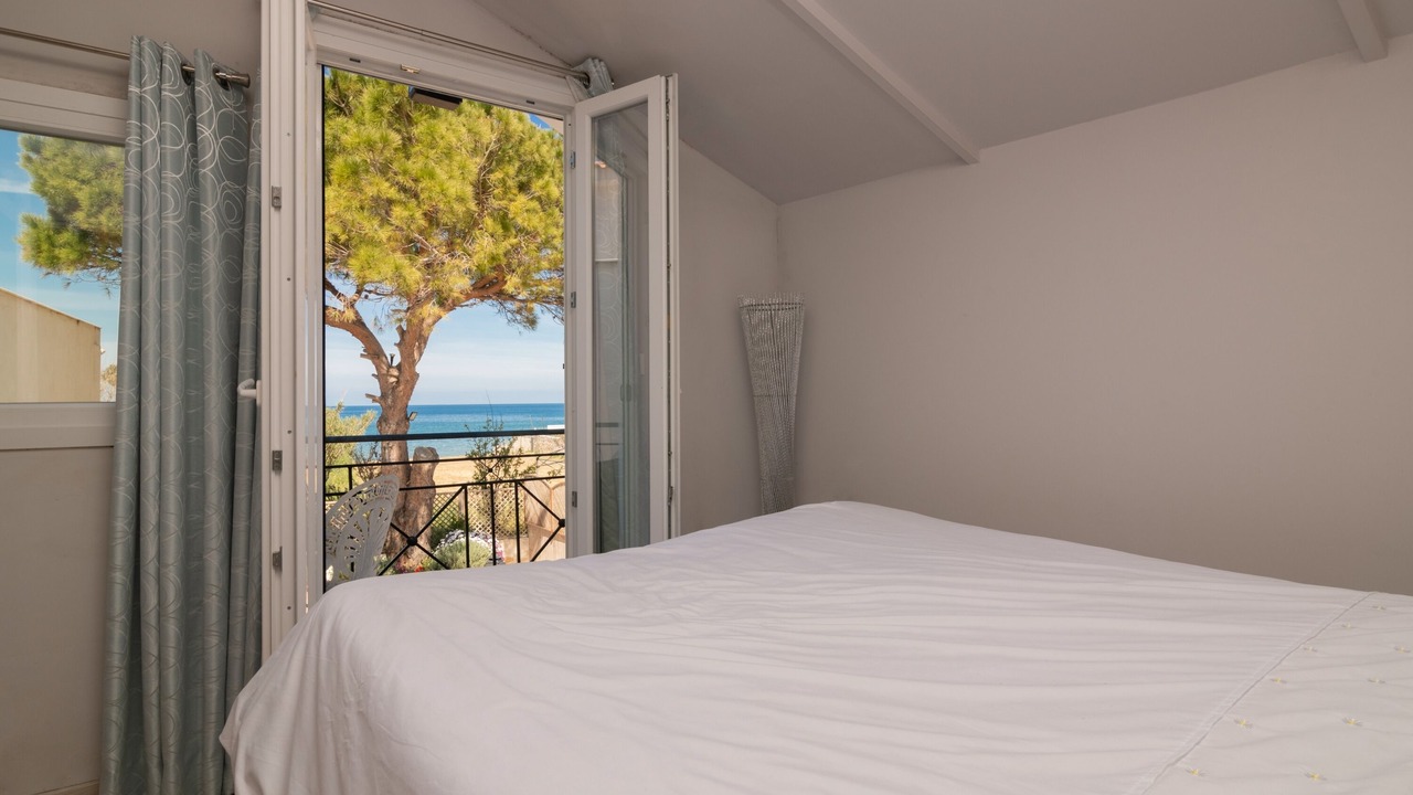 Photo of Bedroom in Neromilos