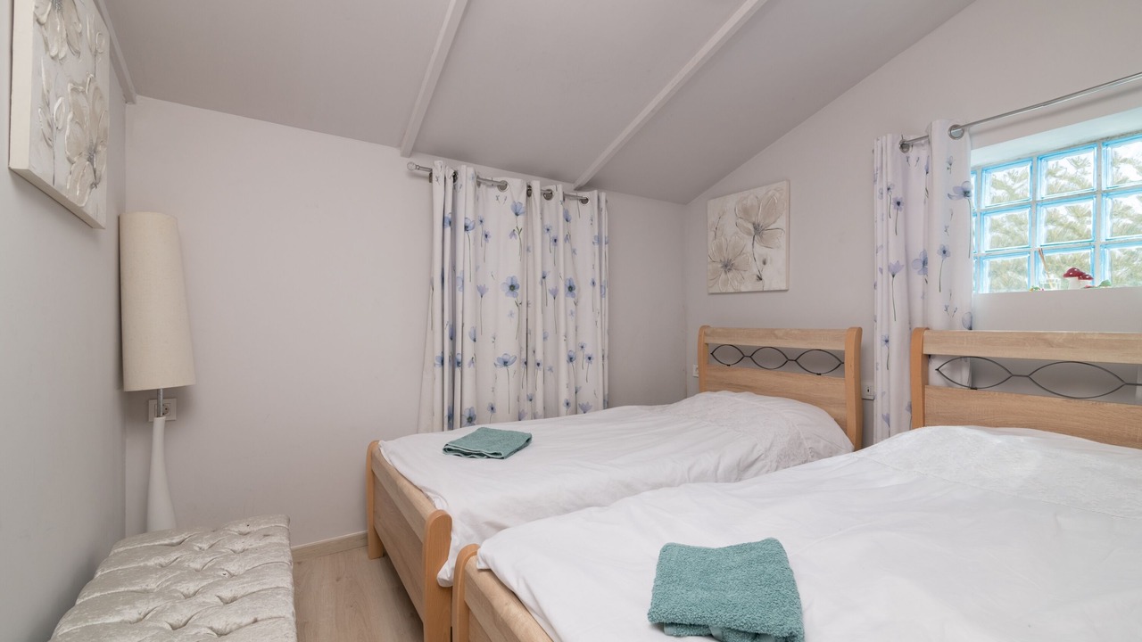 Photo of Bedroom in Neromilos