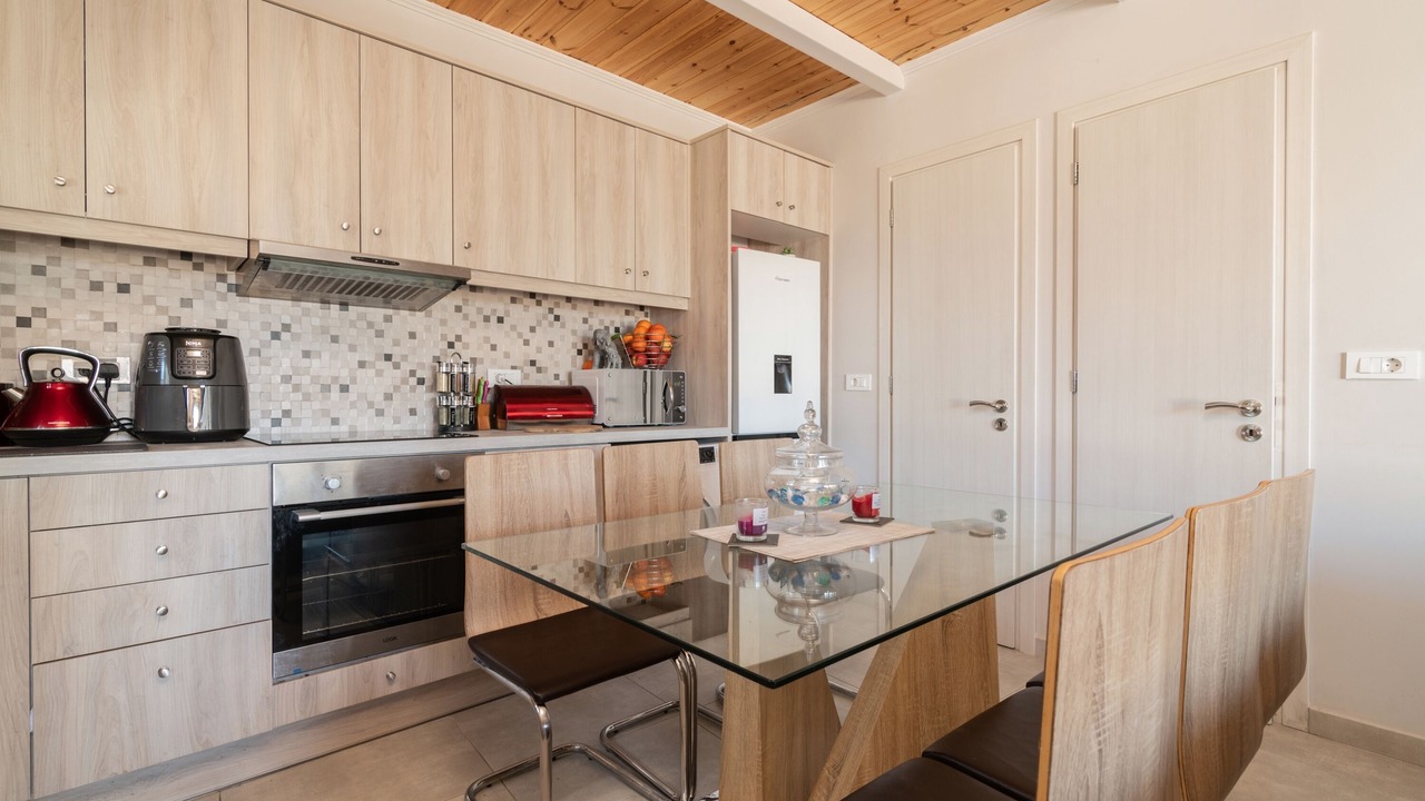 Photo of Kitchen in Neromilos