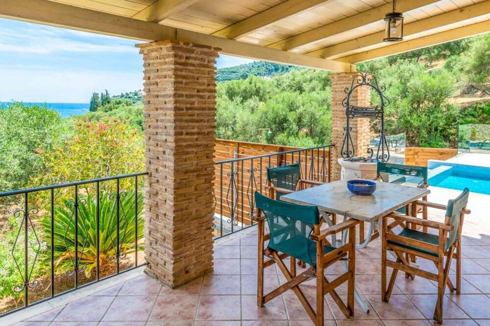 Photo of Patio Balcony in Marathias