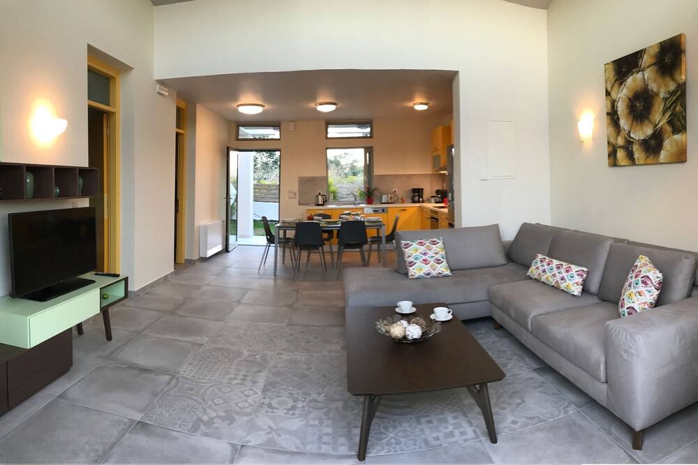 Photo of Livingroom in Messonghi