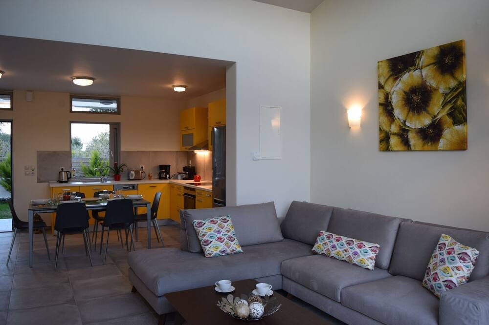 Photo of Livingroom in Messonghi