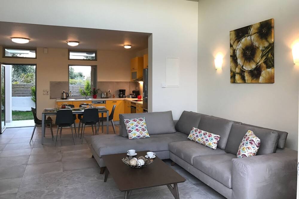 Photo of Livingroom in Messonghi