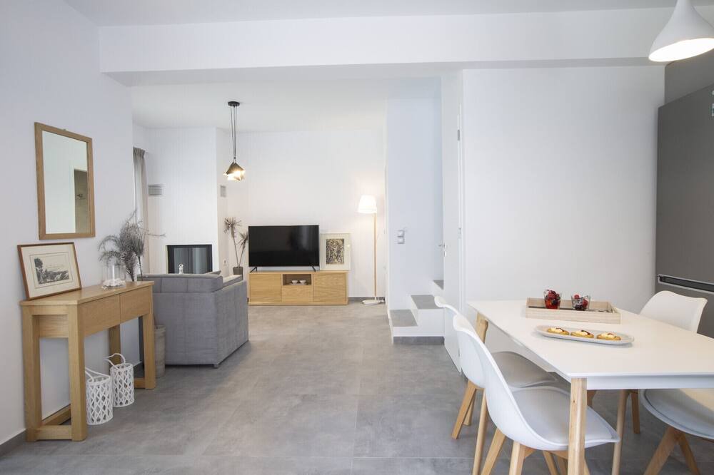 Photo of Livingroom in Apolpaina