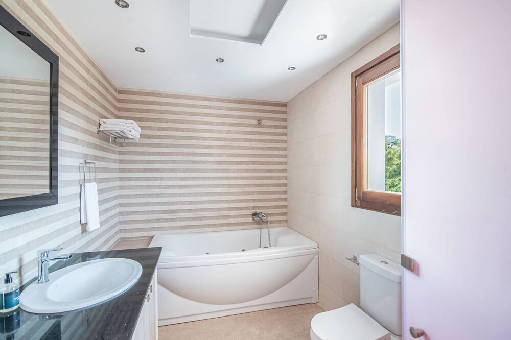 Photo of Bathroom in Anavyssos