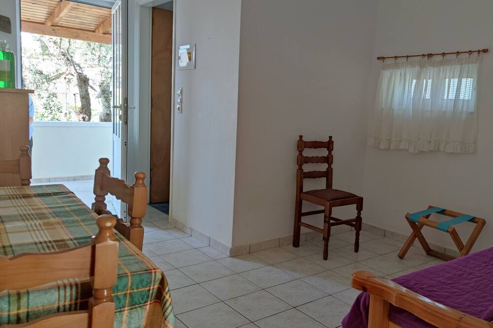Photo of Livingroom in Neromilos