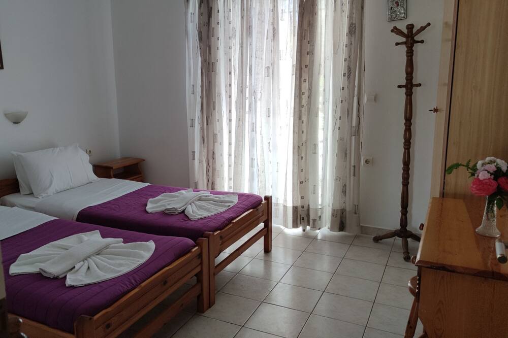 Photo of Bedroom in Neromilos