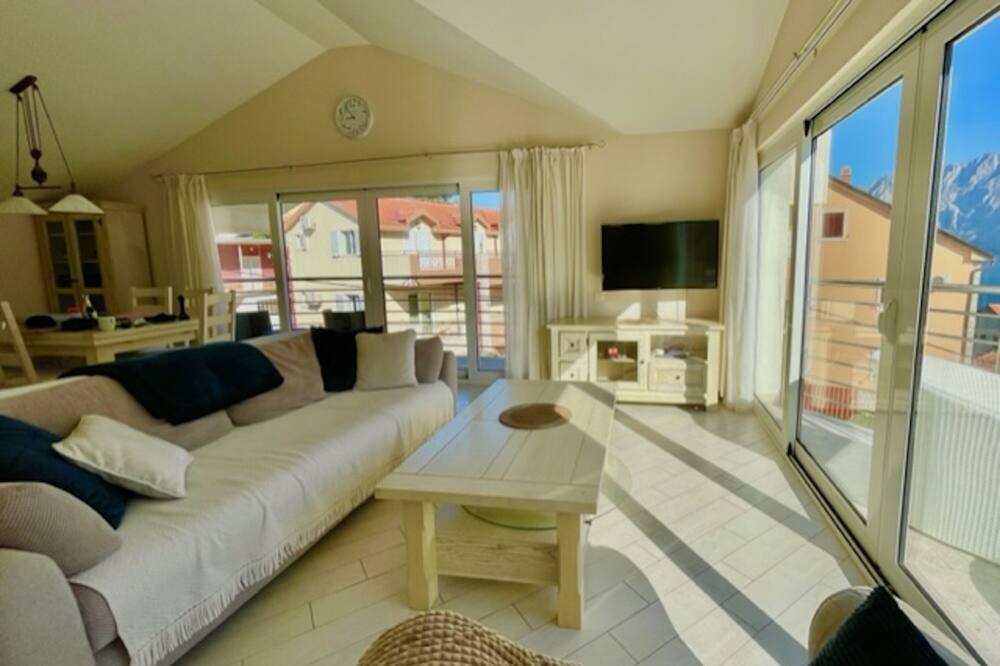 Photo of Livingroom in Prcanj