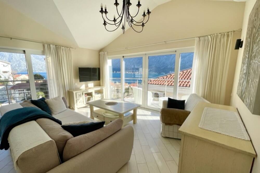 Photo of Livingroom in Prcanj