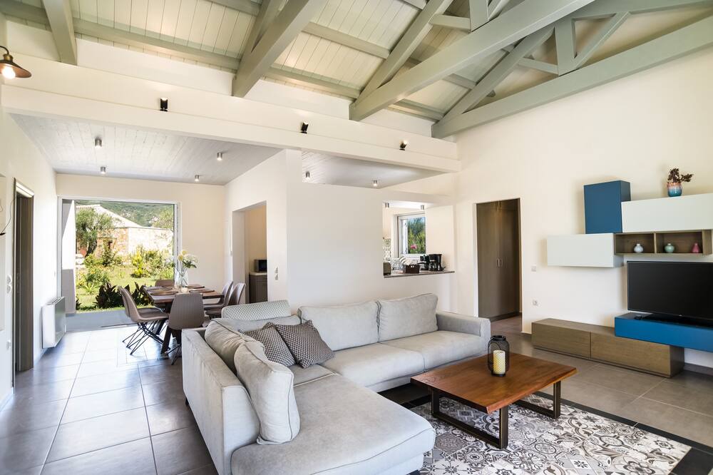 Photo of Livingroom in Messonghi