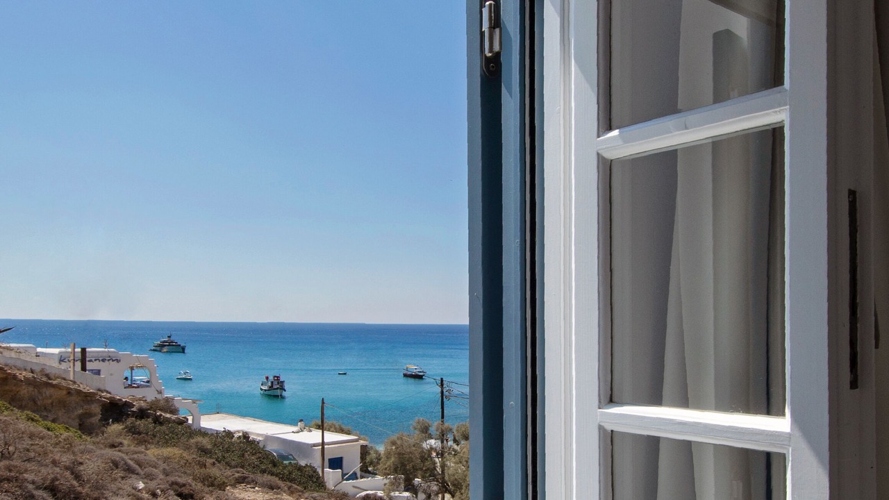 Photo of Bedroom in Folegandros