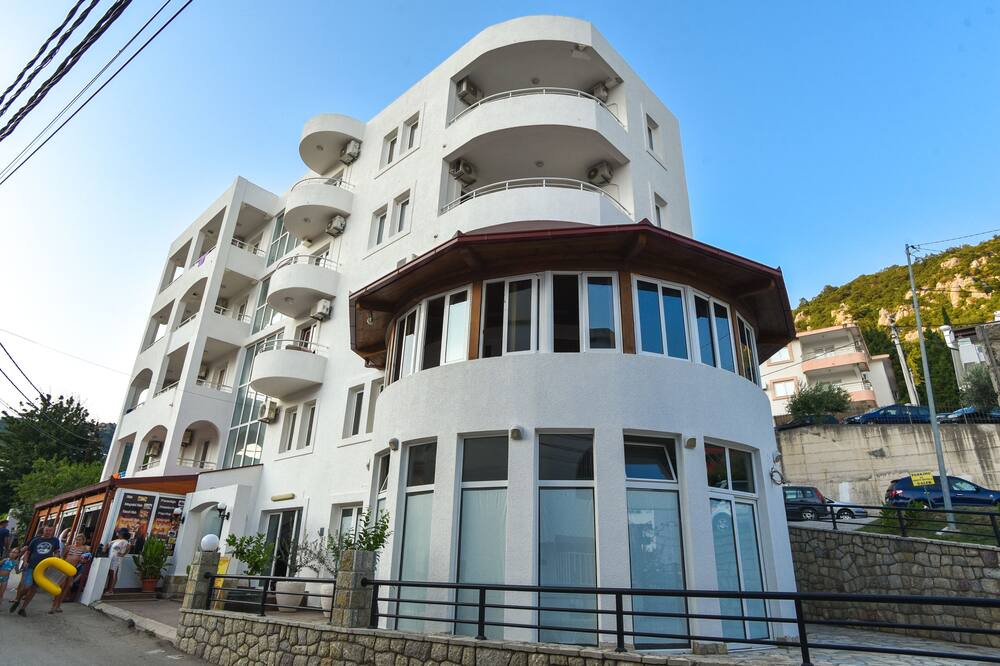 Photo of Outdoor in Canj