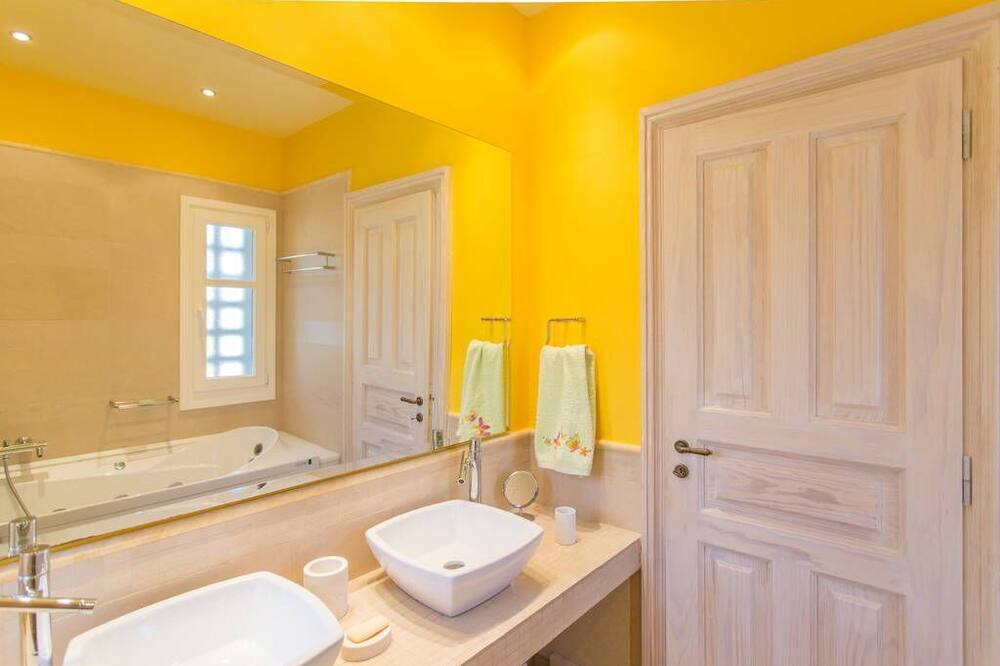 Photo of Bathroom in Agios Romanos