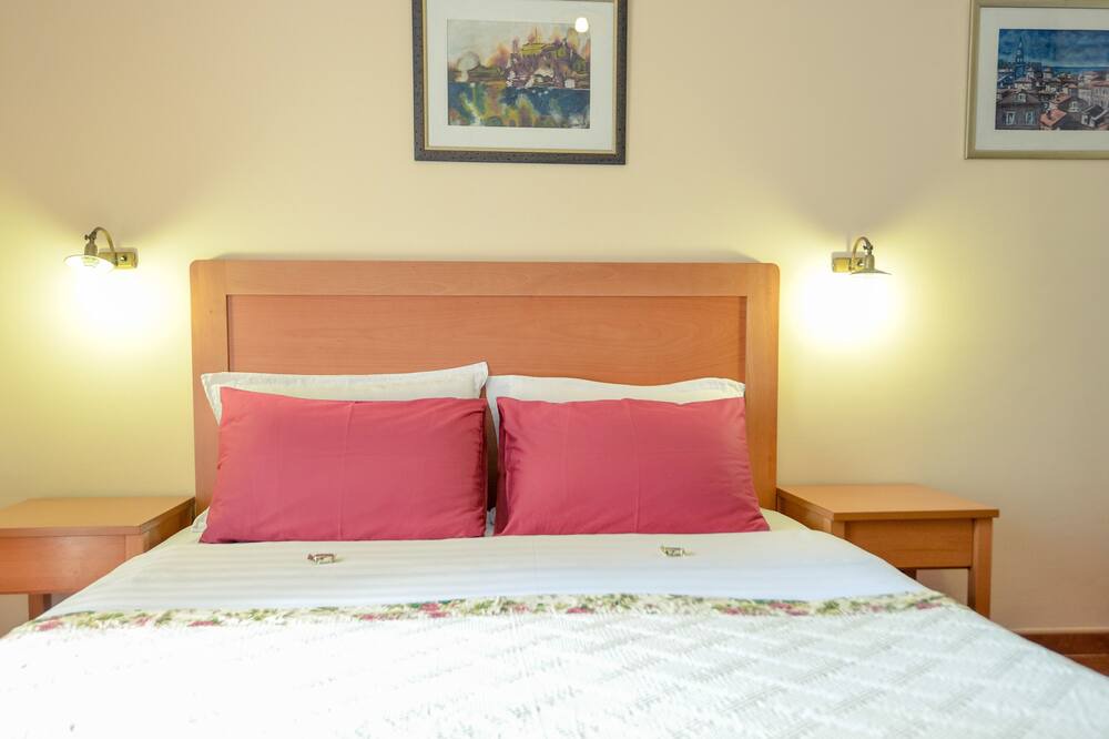 Photo of Bedroom in Maini