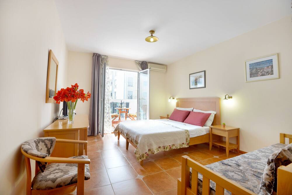 Photo of Bedroom in Maini