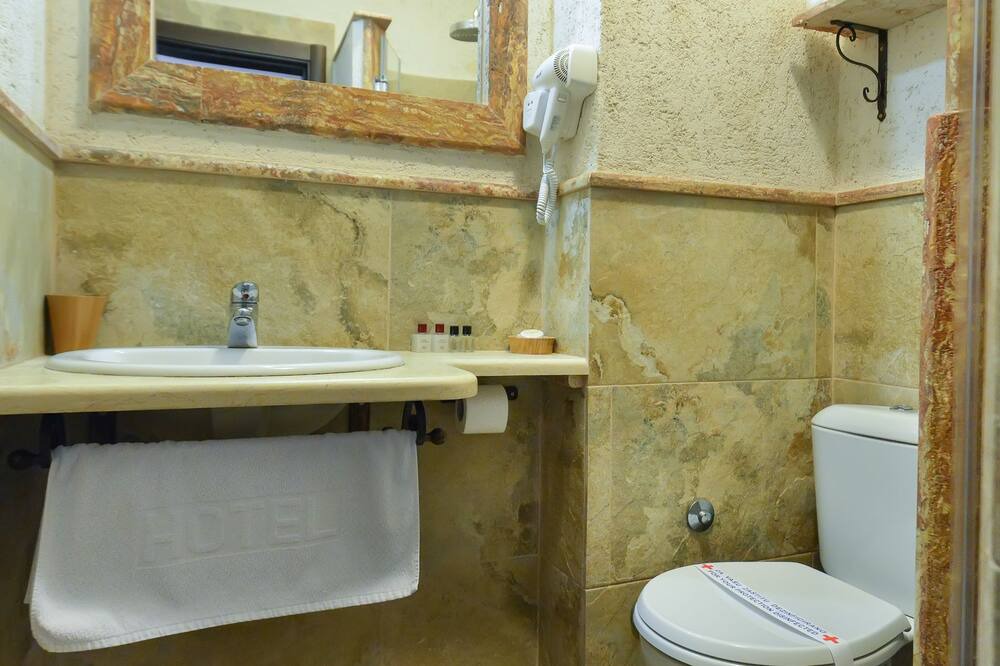 Photo of Bathroom in Maini