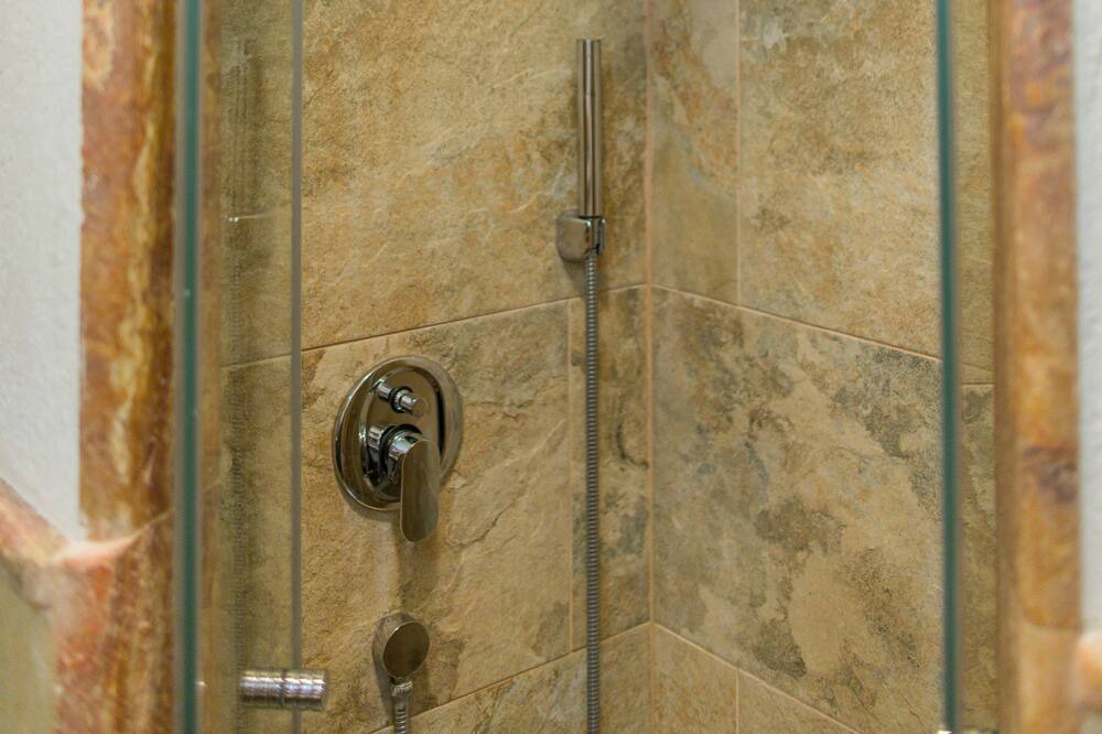 Photo of Bathroom in Maini