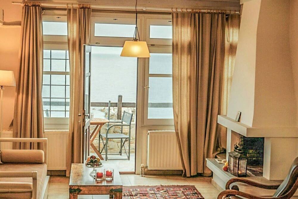 Photo of Livingroom in Papa Nero